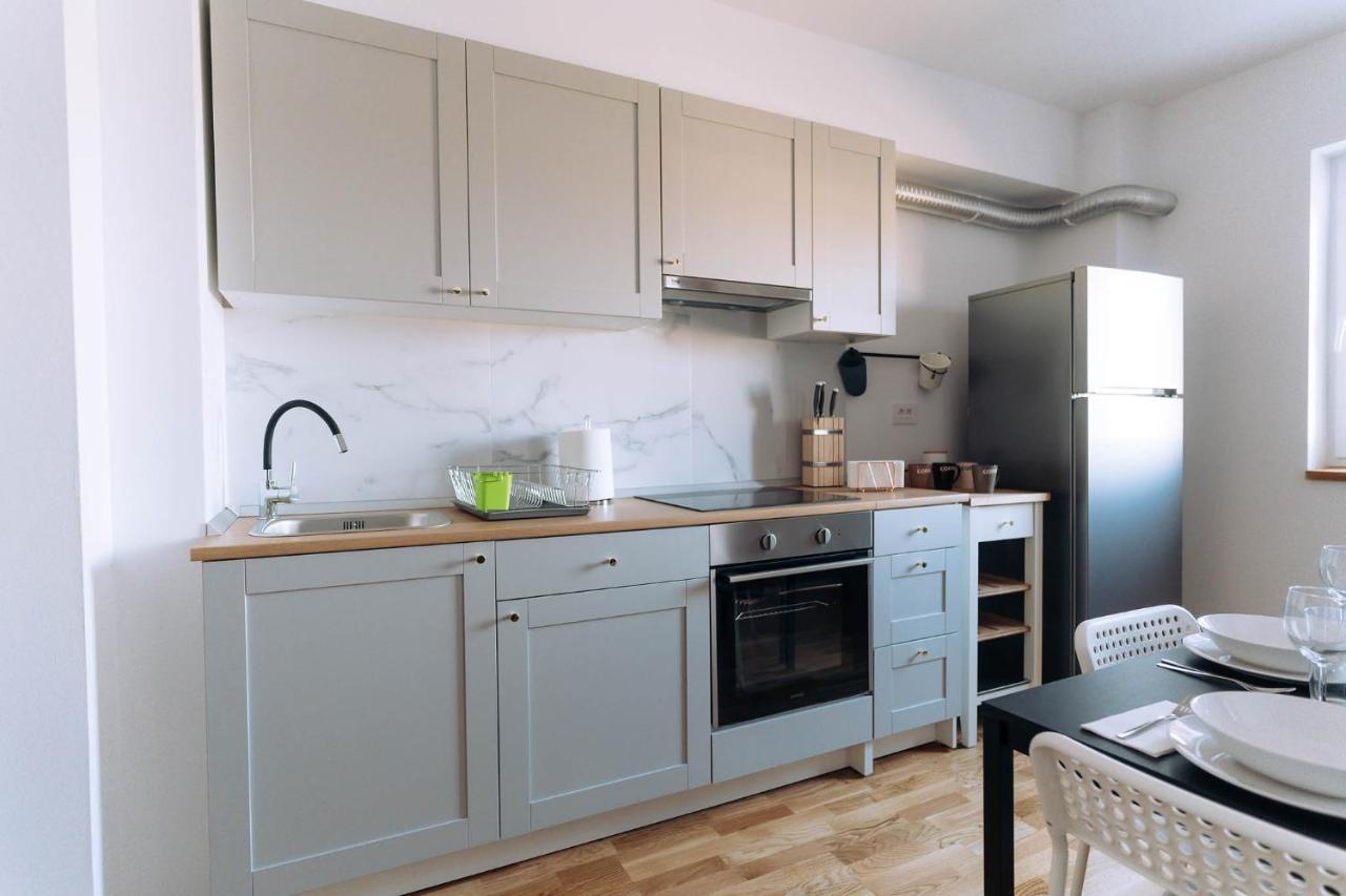 Flamingo Suites Oradea Bagian luar foto