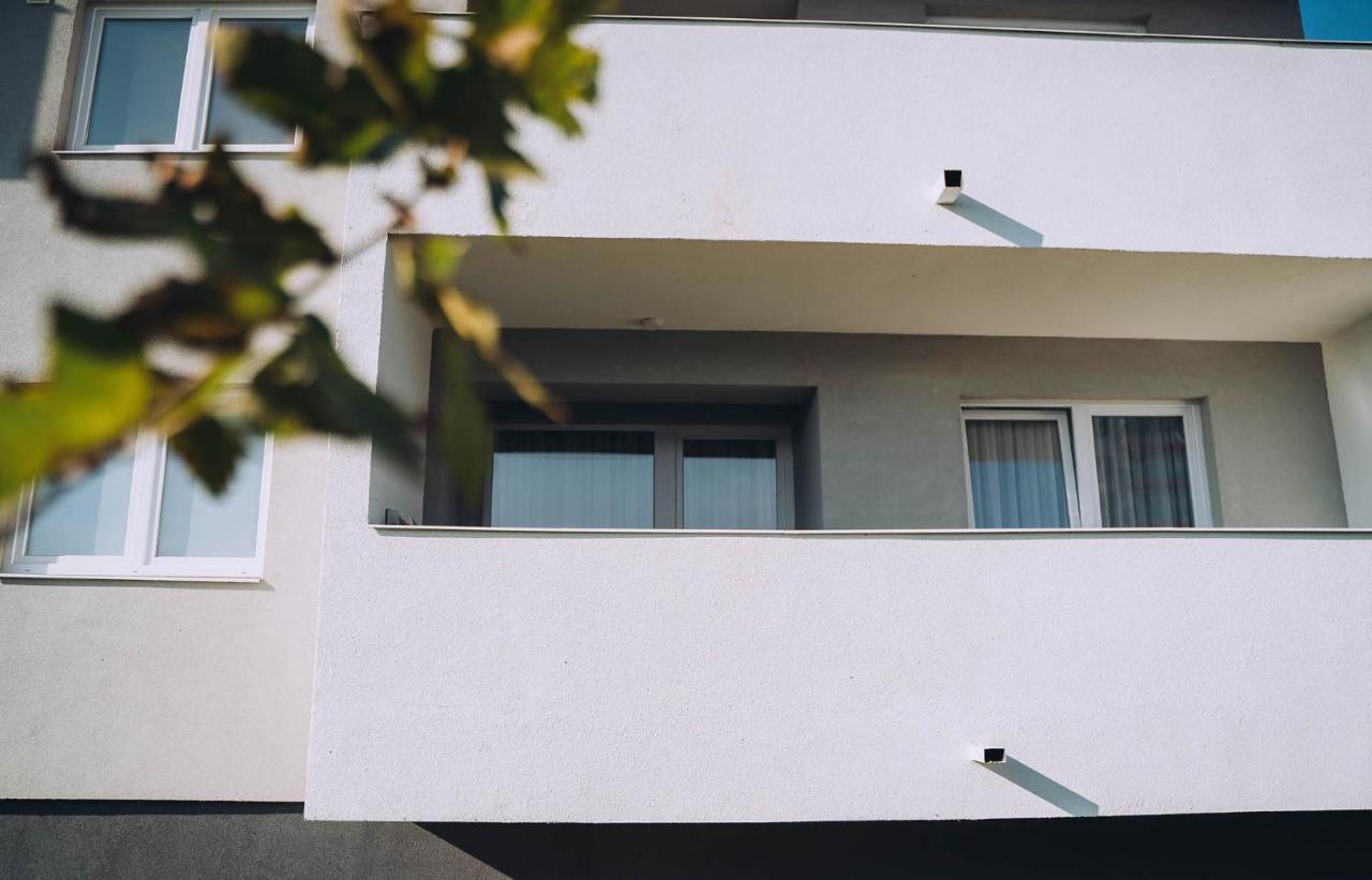 Flamingo Suites Oradea Bagian luar foto