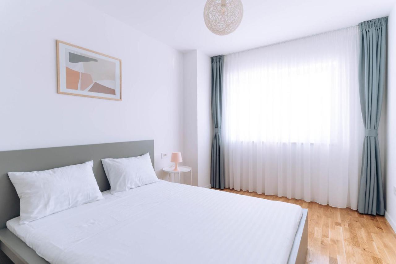 Flamingo Suites Oradea Bagian luar foto