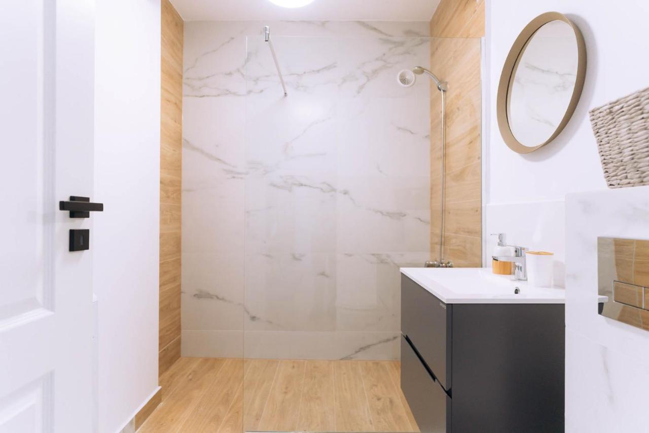 Flamingo Suites Oradea Bagian luar foto