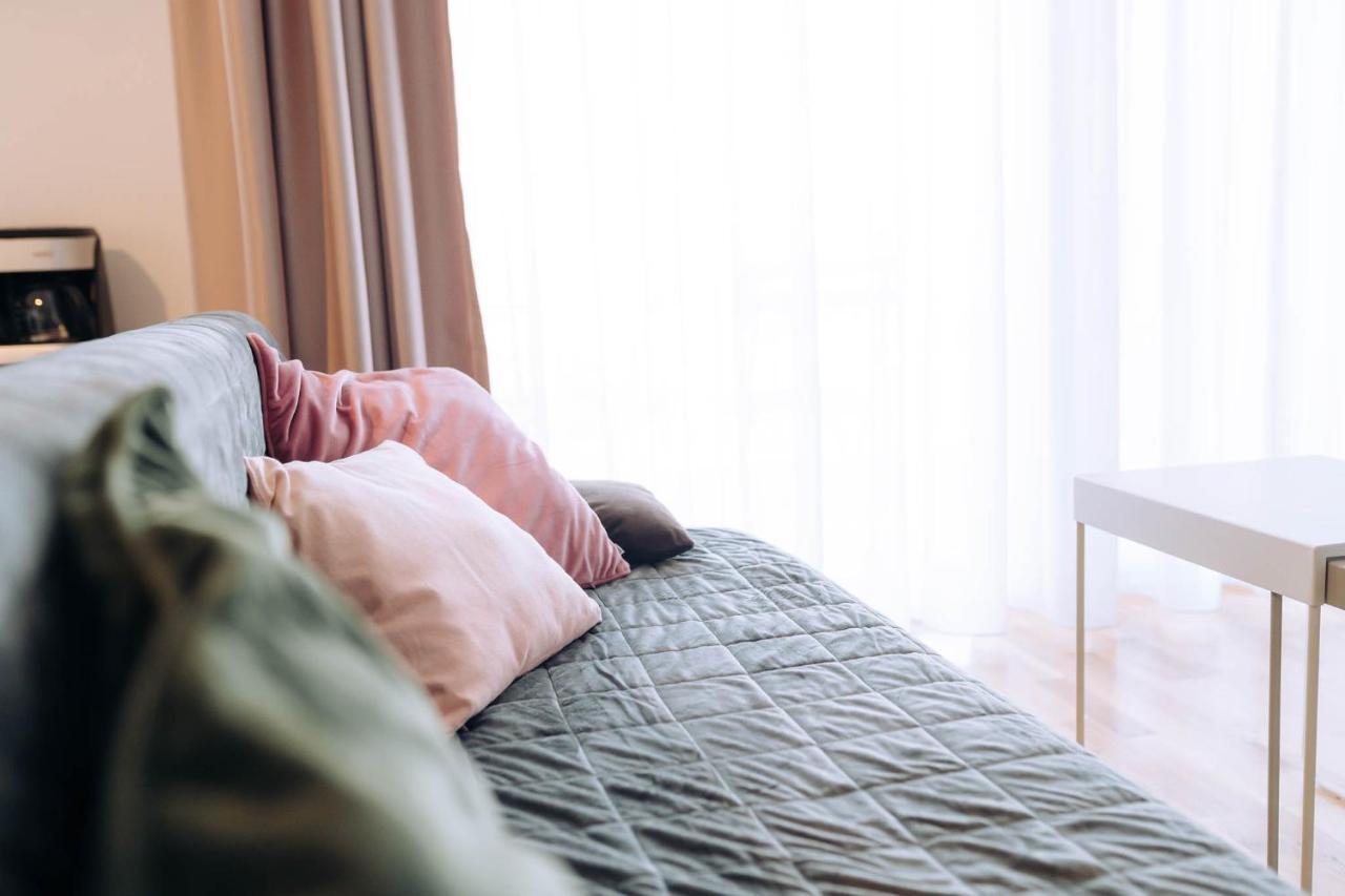 Flamingo Suites Oradea Bagian luar foto