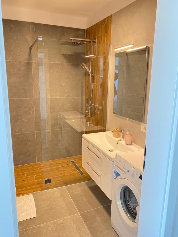 Flamingo Suites Oradea Bagian luar foto